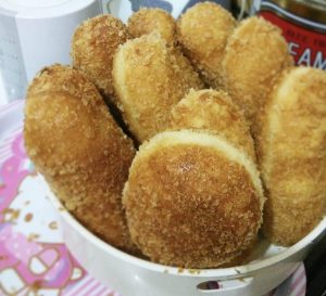 Roti Goreng Crispy Isi Coklat: Sensasi Renyah Lembut dan Empuk! Siap untuk Menggoyang Lidah?